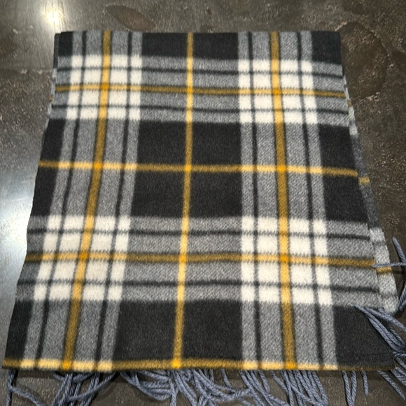 Women’s Soft Plaid Scarf with fringe - Picture 3 of 6